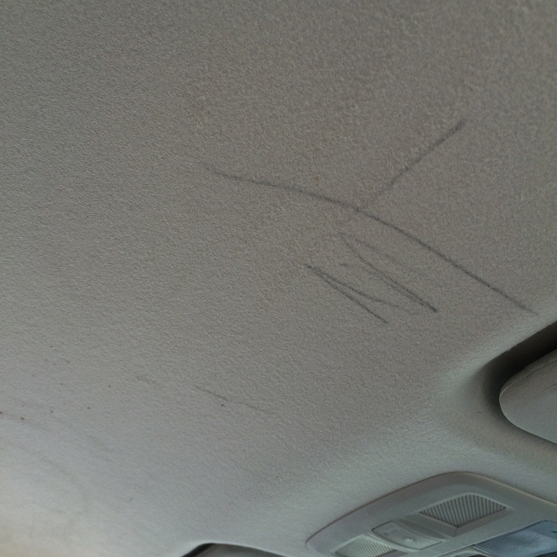 天井の落書きとシートのシミ汚れをクリーニング 三菱デリカｄ５ 茨城県行方市 千葉県の車内クリーニングなら当店へ トータルリペアイーサン